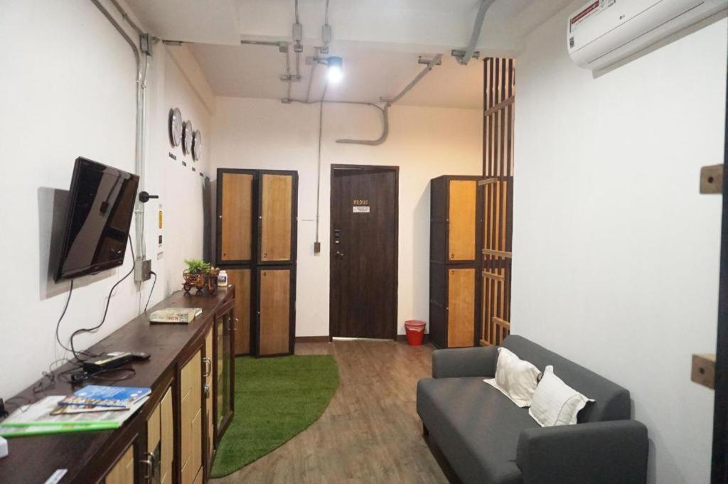 Feel Good Bangkok Hostel Экстерьер фото